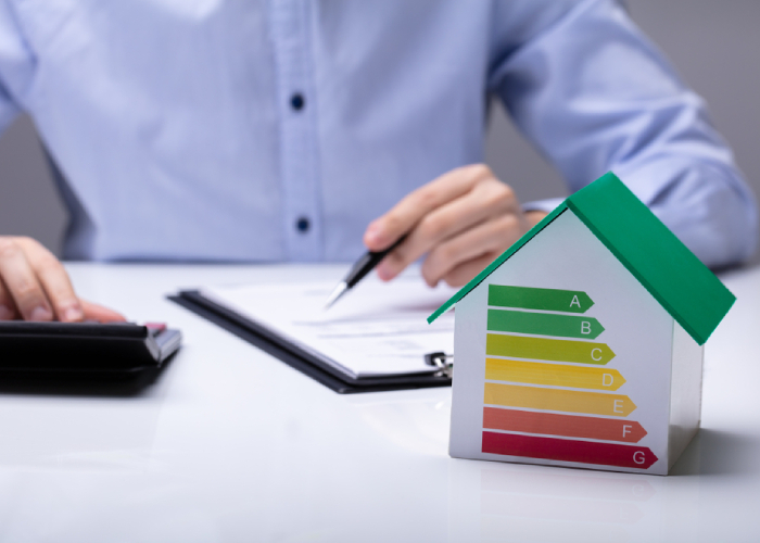 https://www.shutterstock.com/fr/image-photo/house-energy-efficiency-rate-front-businesspeople-1389187991